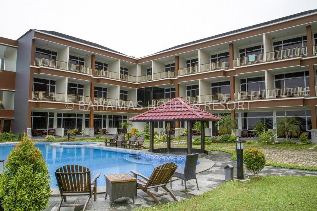 Bahamas Hotel & Resort Tanjung Pandan Exterior foto