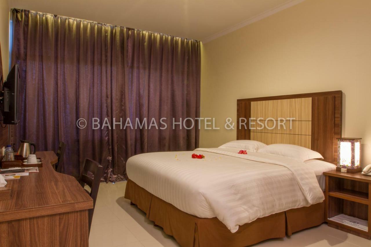 Bahamas Hotel & Resort Tanjung Pandan Exterior foto