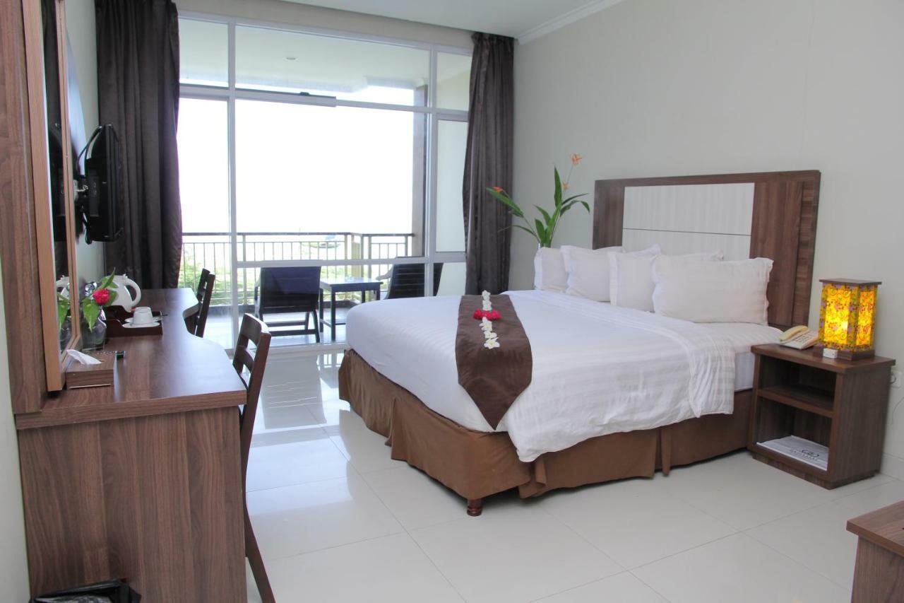 Bahamas Hotel & Resort Tanjung Pandan Exterior foto