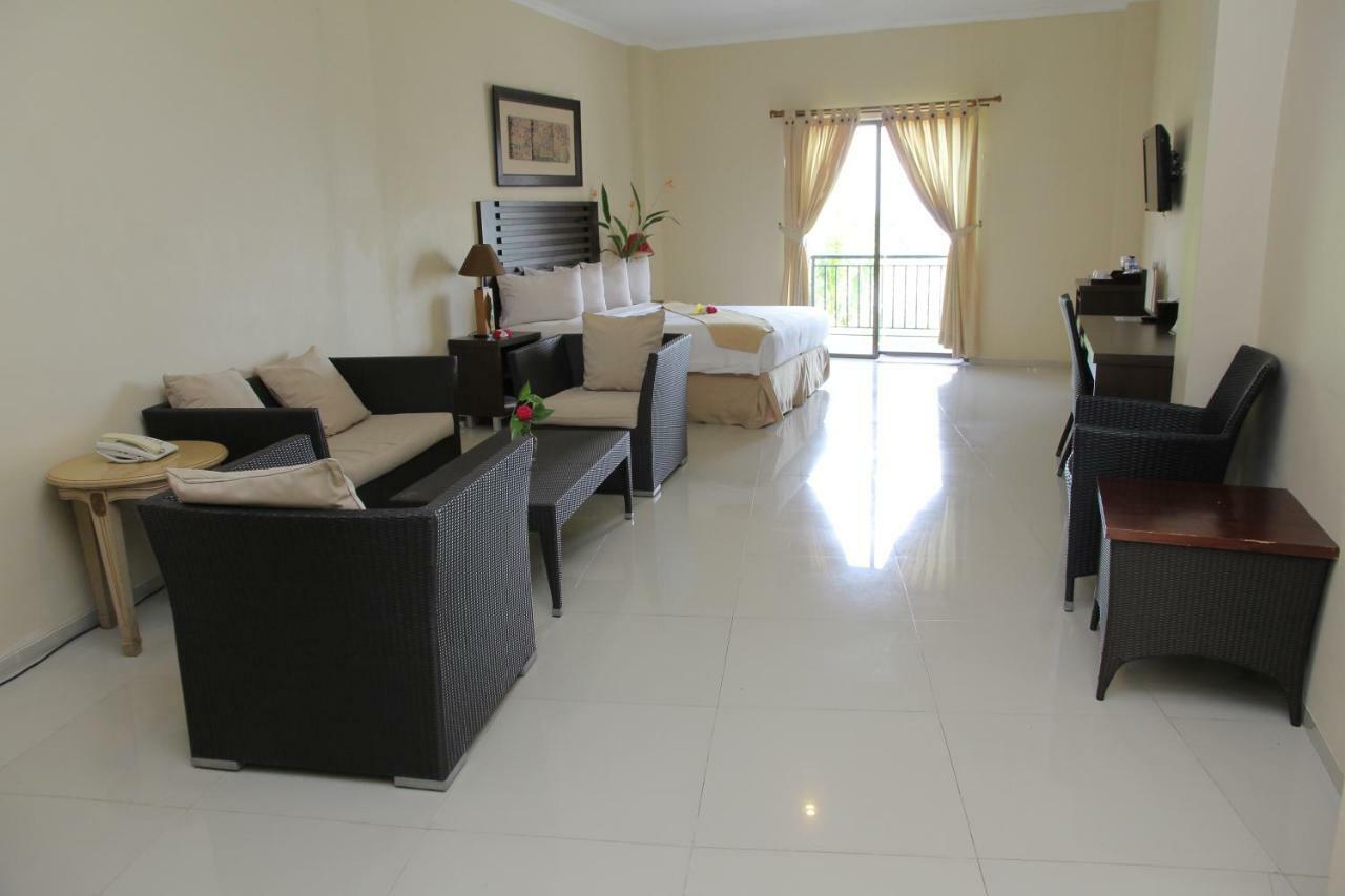 Bahamas Hotel & Resort Tanjung Pandan Exterior foto